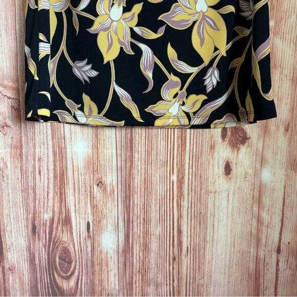 Ann Taylor Factory Black Floral Print V Neck Blouse - Picture 5 of 10